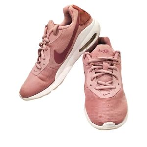 Womens Nike Air Max Oketo size 7.5 color pink/ purple